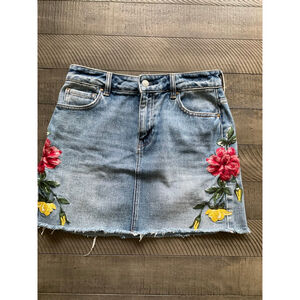 PacSun Women’s Size 26 Embroidered Denim Mini Skirt Raw Hem